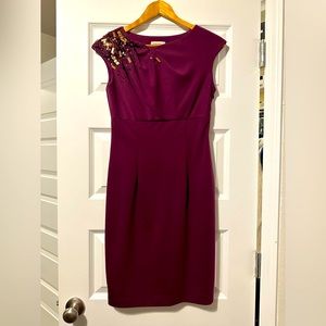 Mauve / dark purple dress with accent
